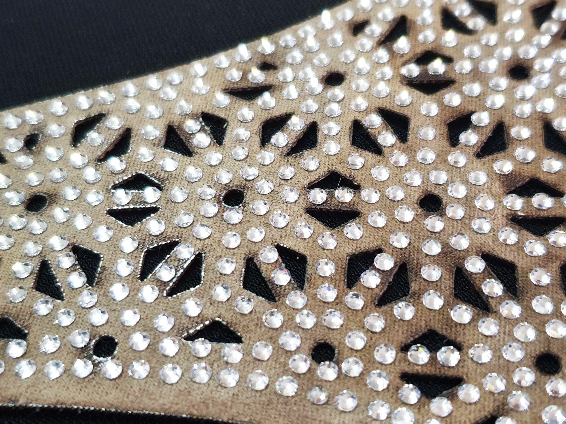 Tomaia Laserata e Strass2