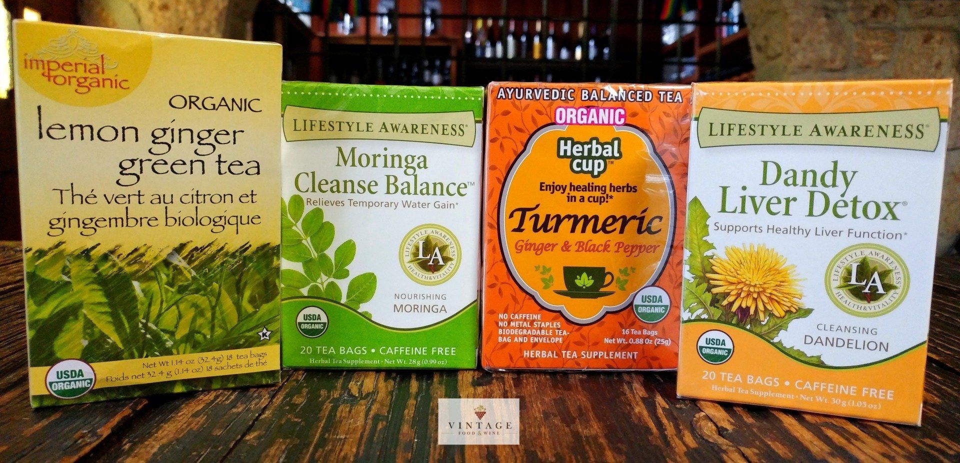 Tres cajas de té que incluyen té verde con limón y jengibre y un excelente desintoxicante para el hígado.