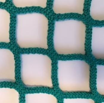 Netzmaterial des Heunetzes in der kleinen Maschenweite von 3,5 cm x 3,5 cm