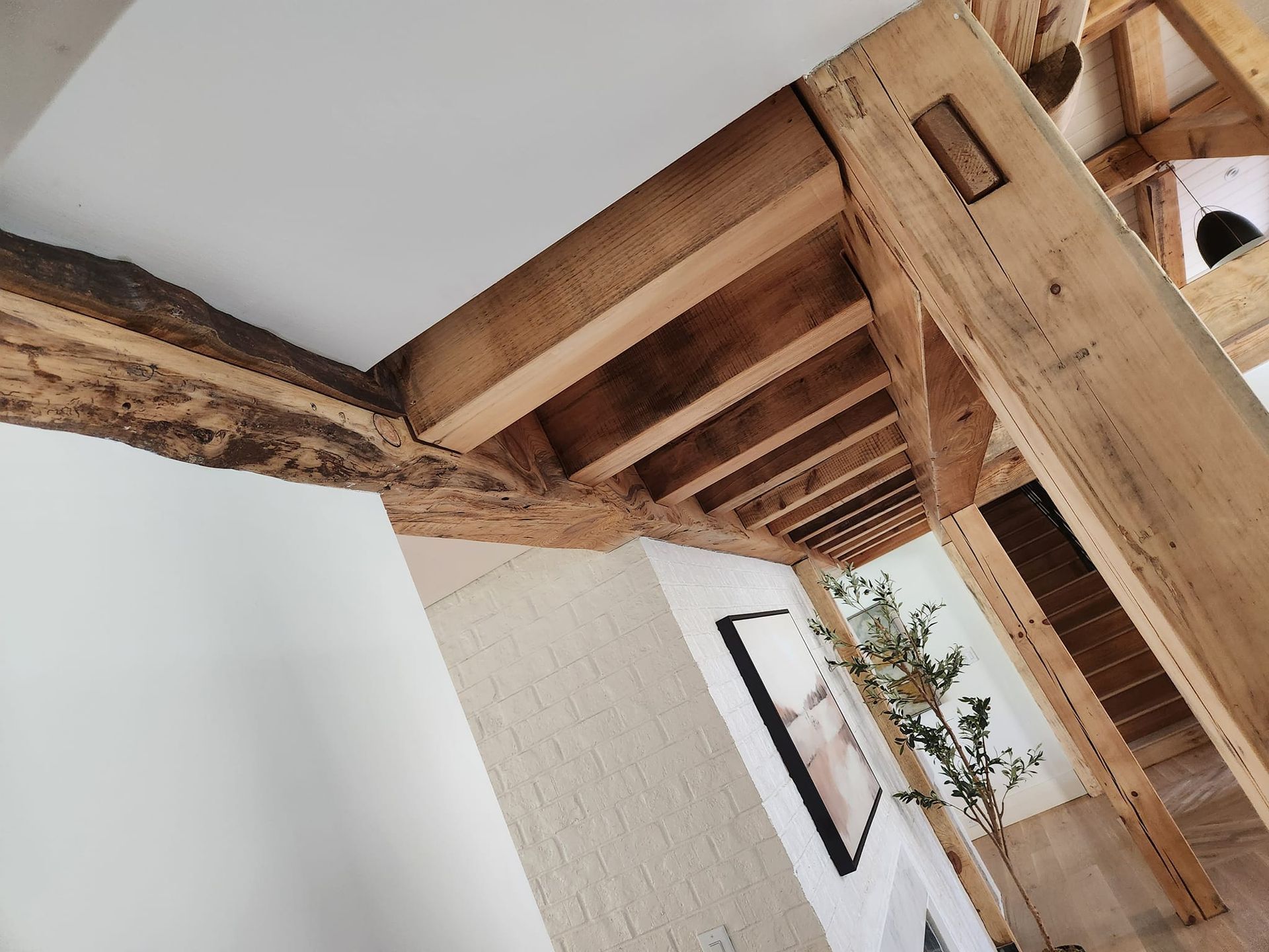A room with wooden beams and a white ceiling