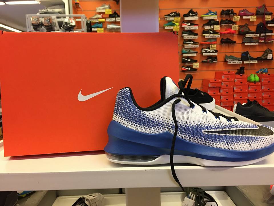 scape nike sportive vari colori