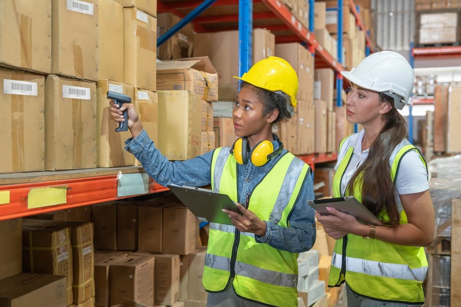 How Warehousing Helps With Inventory Management