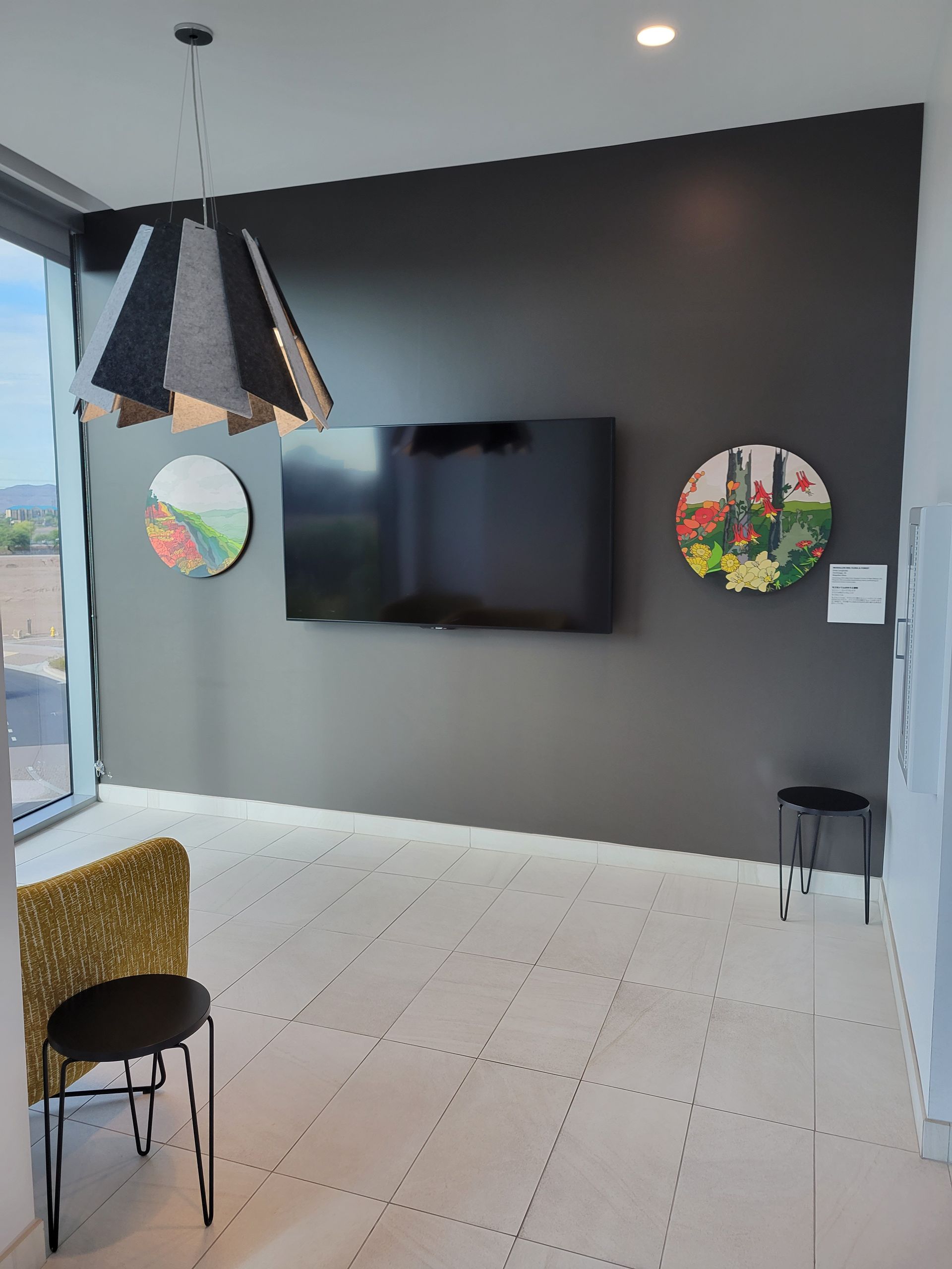 A living room with a flat screen tv on the wall