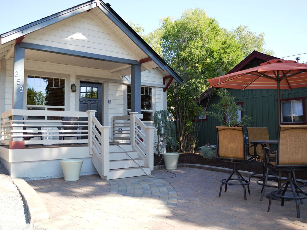 Downtown Bend Cute Bungalow