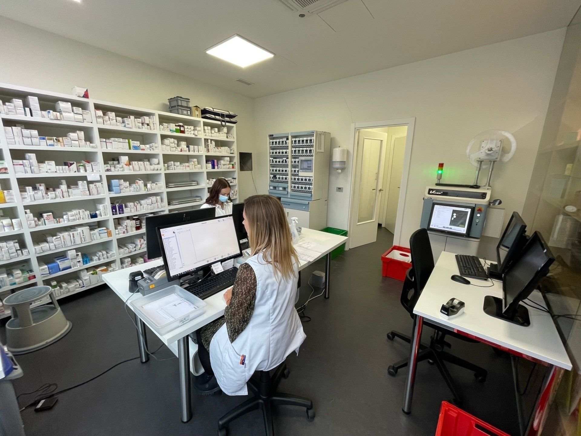 Équipe de la pharmacie Gindre prise de commandes