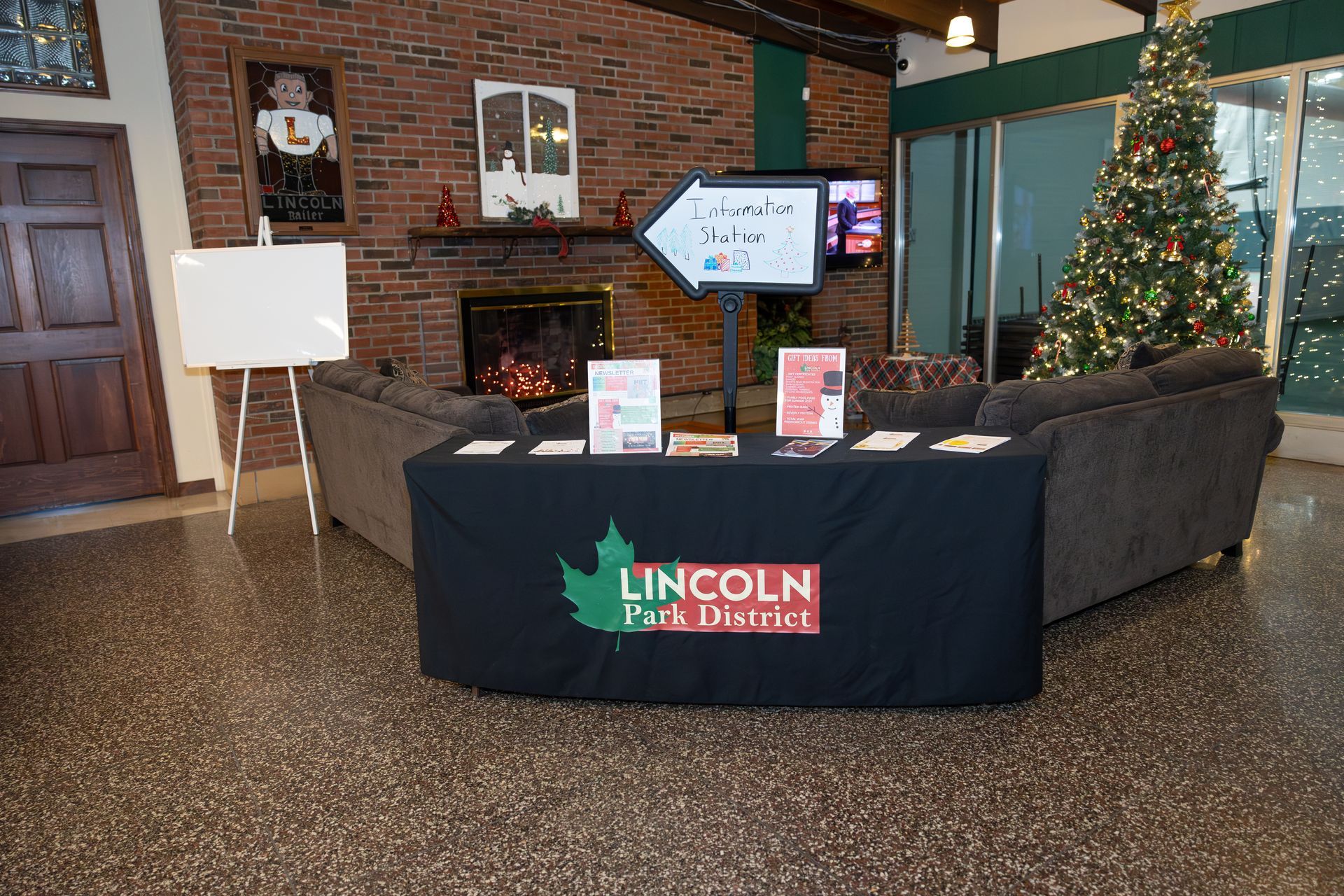A table with a sign that says lincoln park district