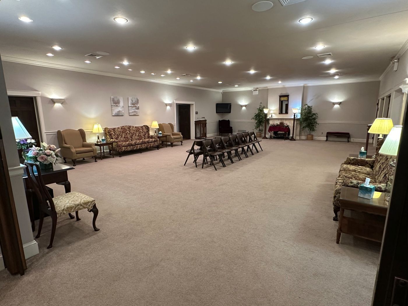 A large room filled with furniture and a fireplace.