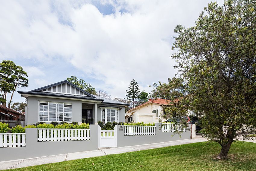 Gray House With White Picket Fence, Green Lawn, Tree, and Blue Sky — Burmah Constructions In Kangaroo Valley, NSW
