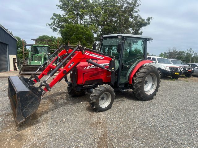MF 1560 WITH LOADER