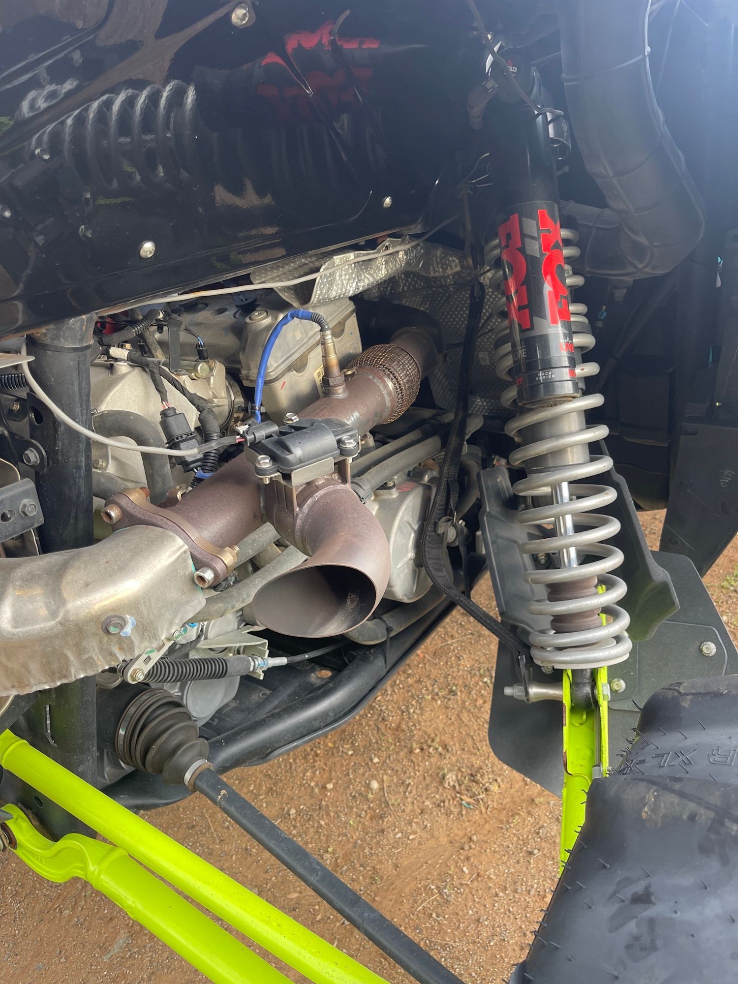 DHD Mobile Car Wash- A close up of the engine of a vehicle with a shock absorber.