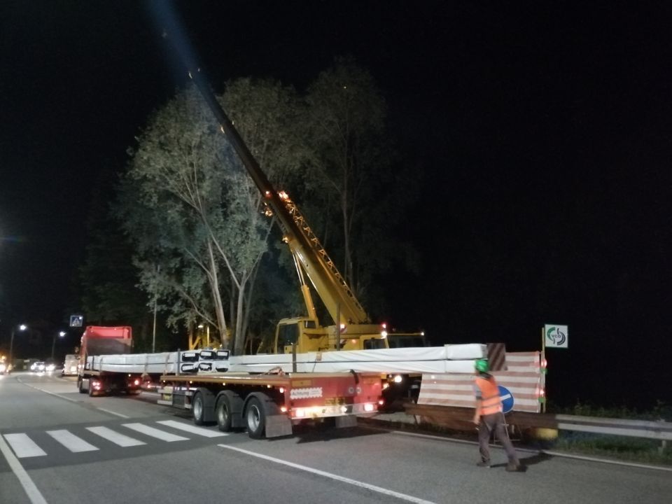 trasporto travi di legno su strada