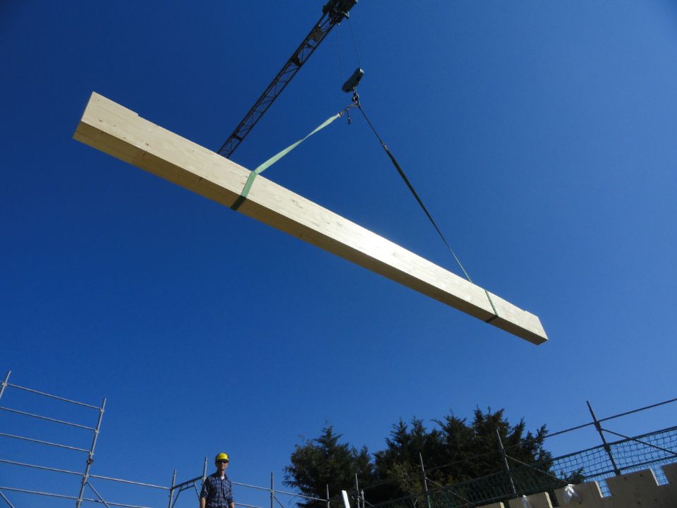 sollevamento trave di legno