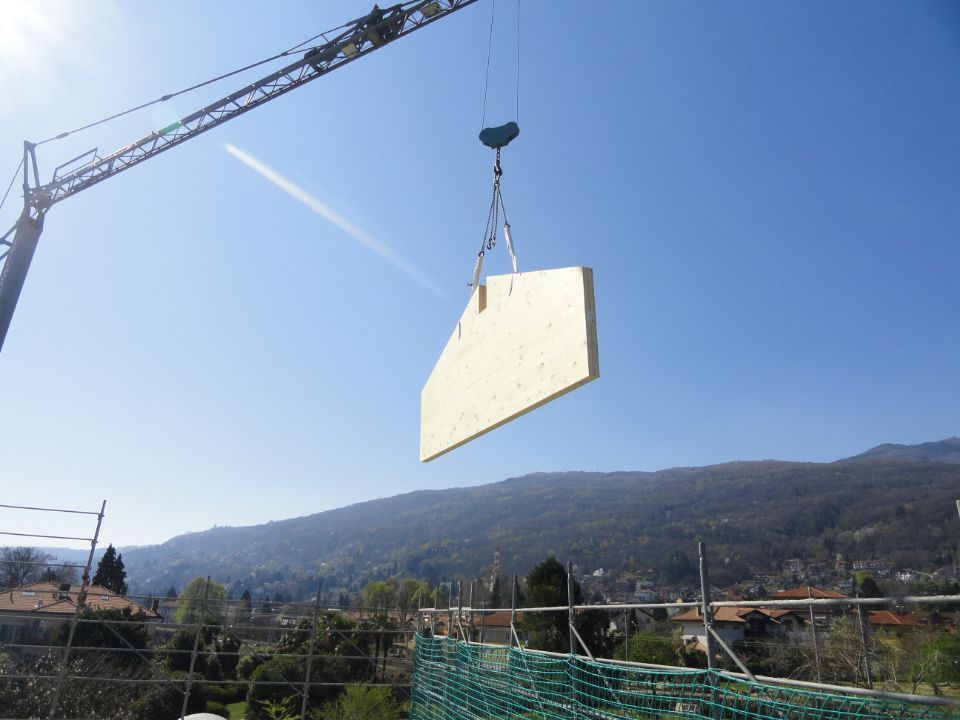 sollevamento parete in legno