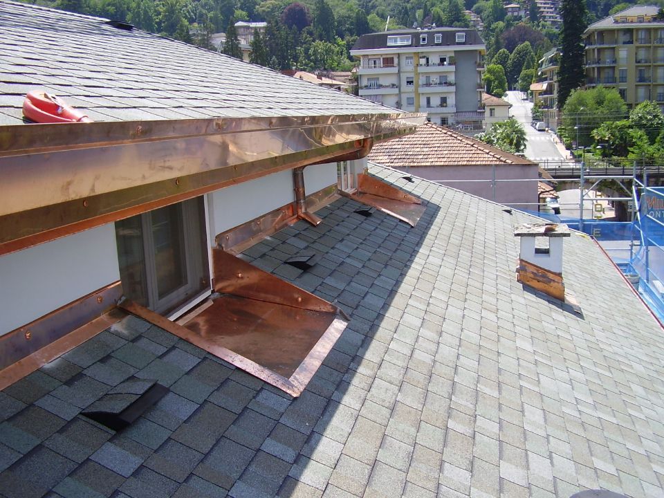 tetto con strati scuri