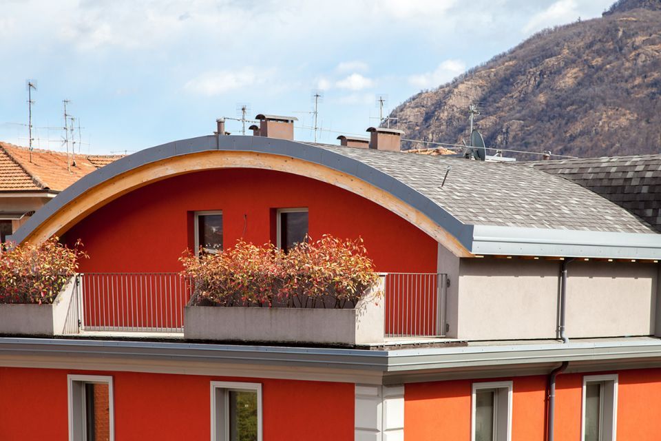 copertura in pietra scura