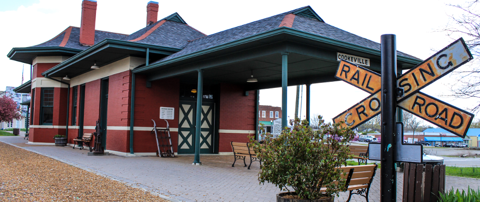 House Exterior With Chairs — Cookeville, TN — Buckner Properties