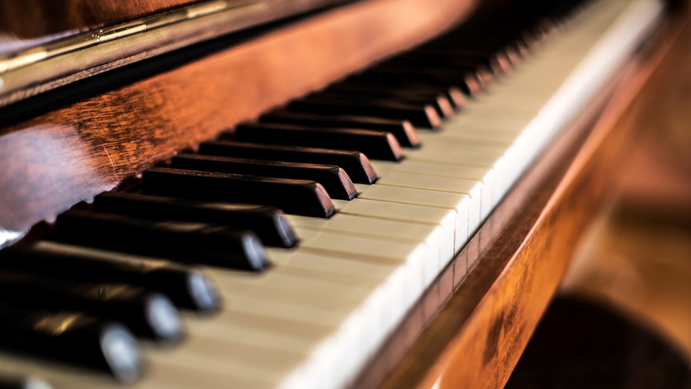 A close up of the keys of a piano.