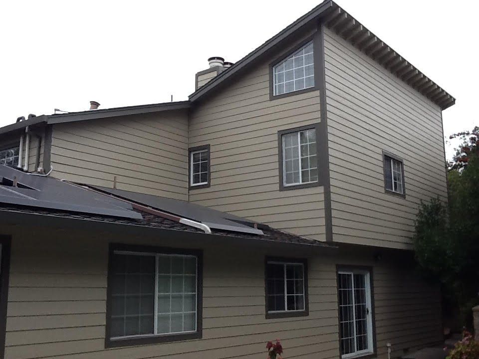 the back of a house with a lot of windows.