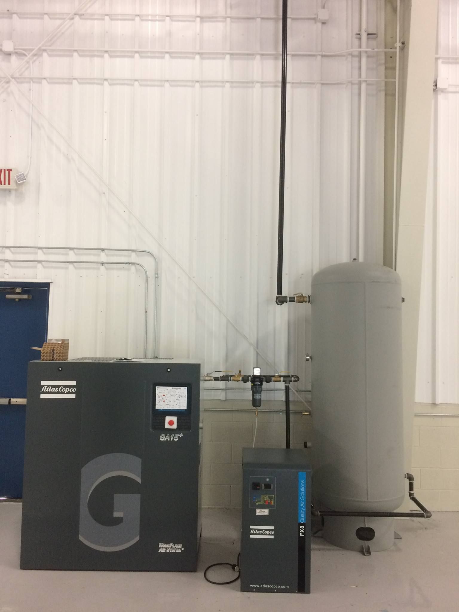 An air compressor with the letter g on it