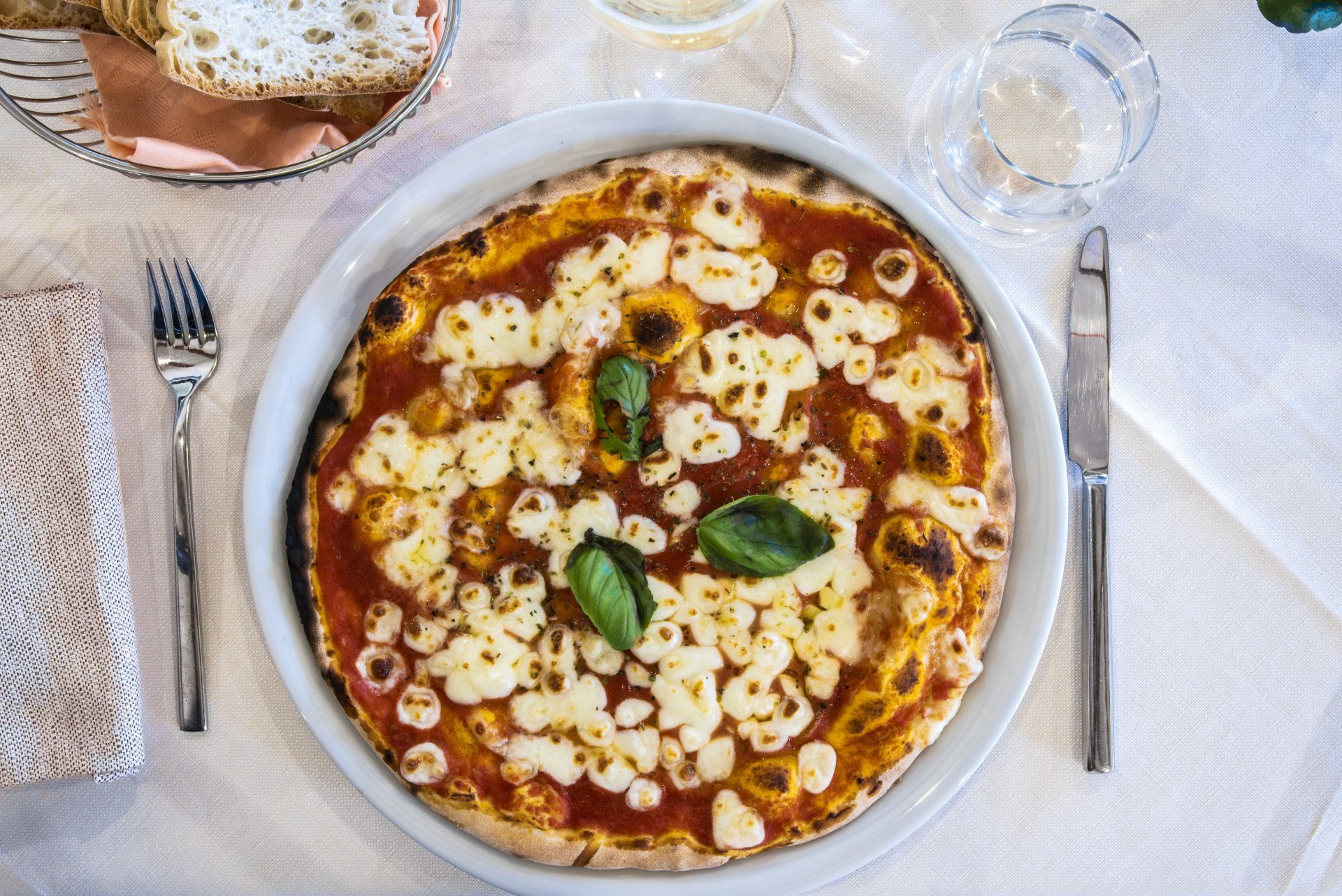 pizzeria con forno a legna