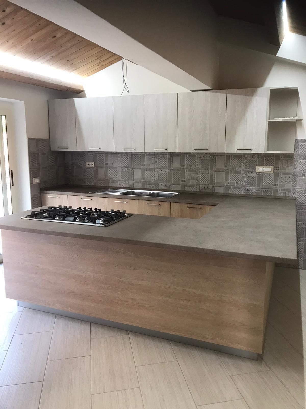 cucina moderna con penisola