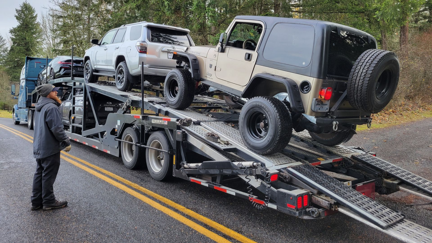 4x4s Being Loaded | Countryside Automotive