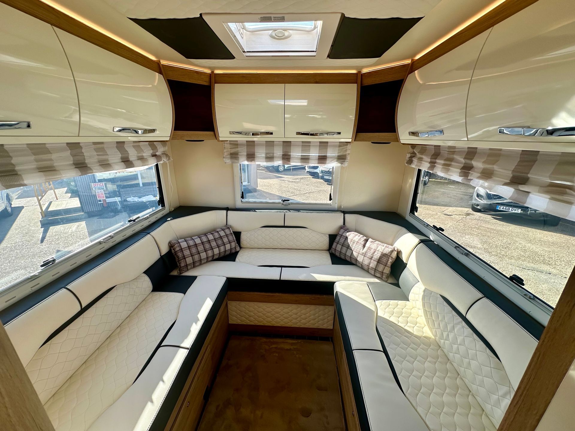 family holidays motorhome rental AR 746 - 6 berth