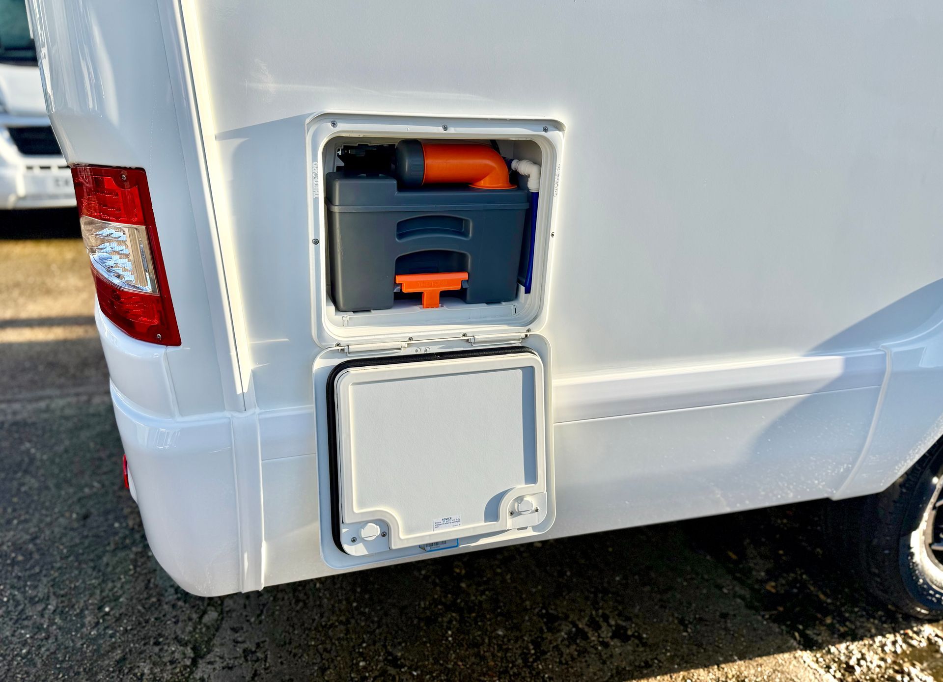 2023 fiat swift edge 464 4 berth motorhome with automatic gearbox for sale used second-hand with thetford toilet cassette