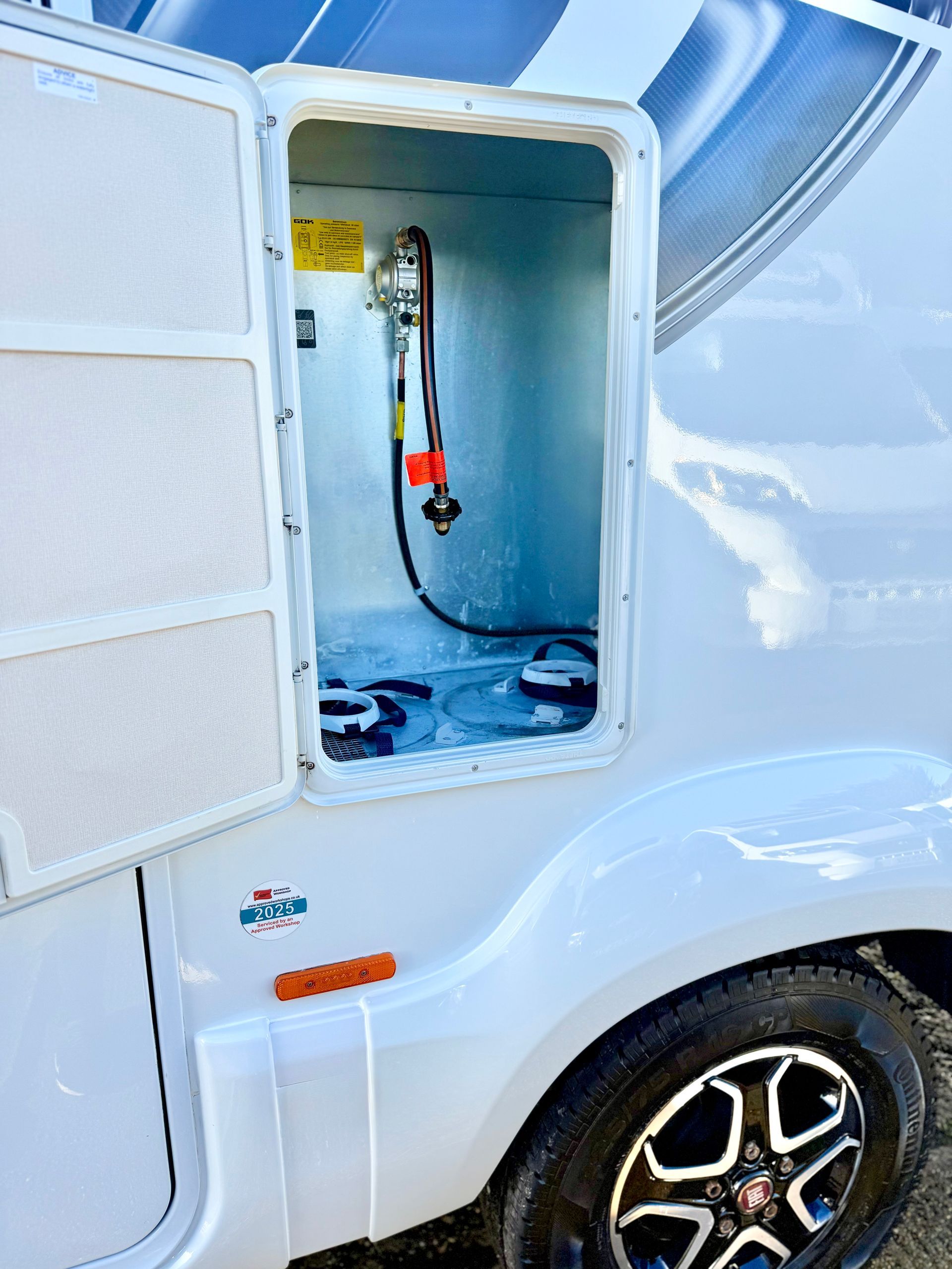 2023 fiat swift edge 464 4 berth motorhome with automatic gearbox for sale used second-hand gas locker