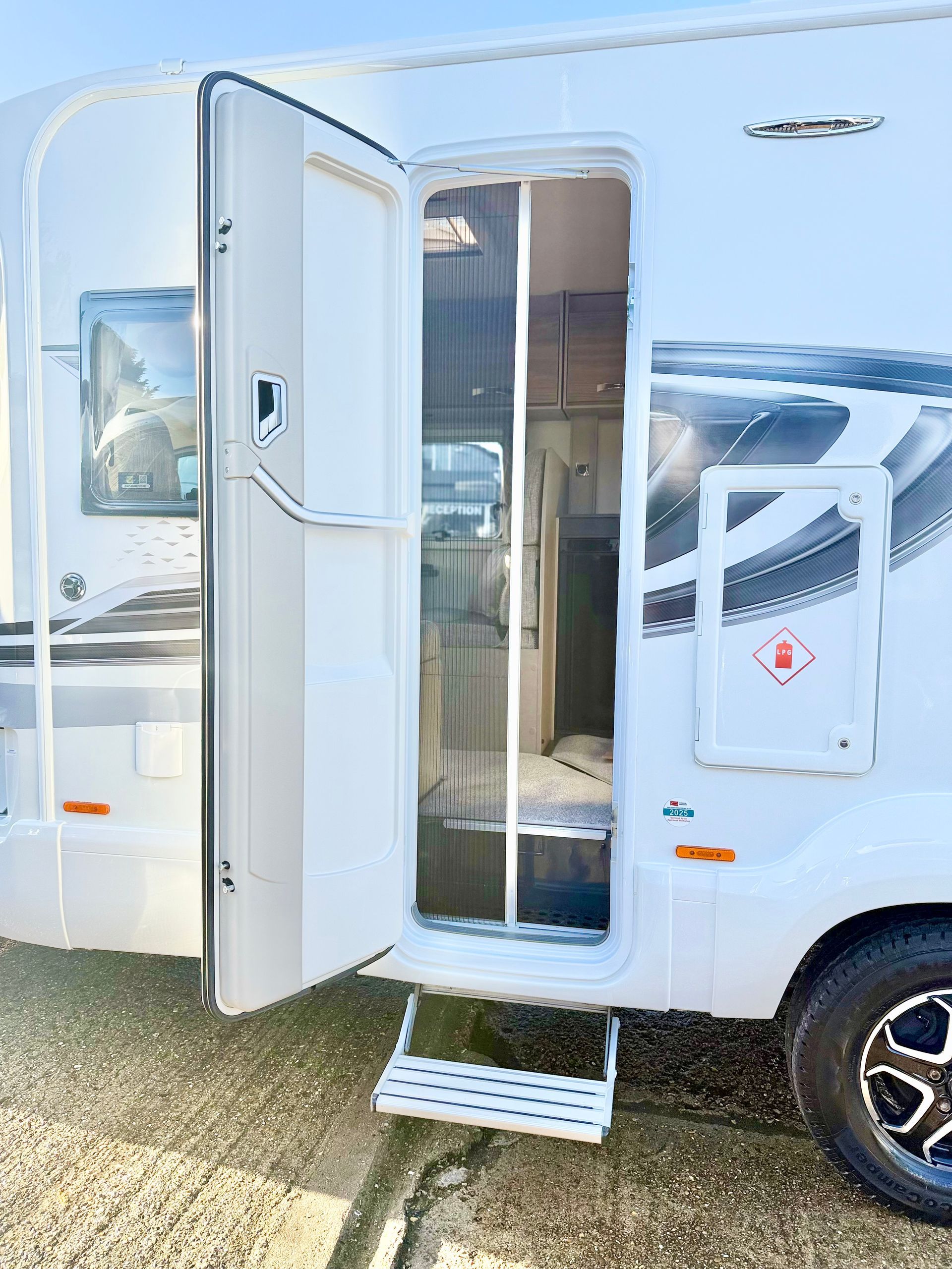 2023 fiat swift edge 464 4 berth motorhome with automatic gearbox for sale used second-hand