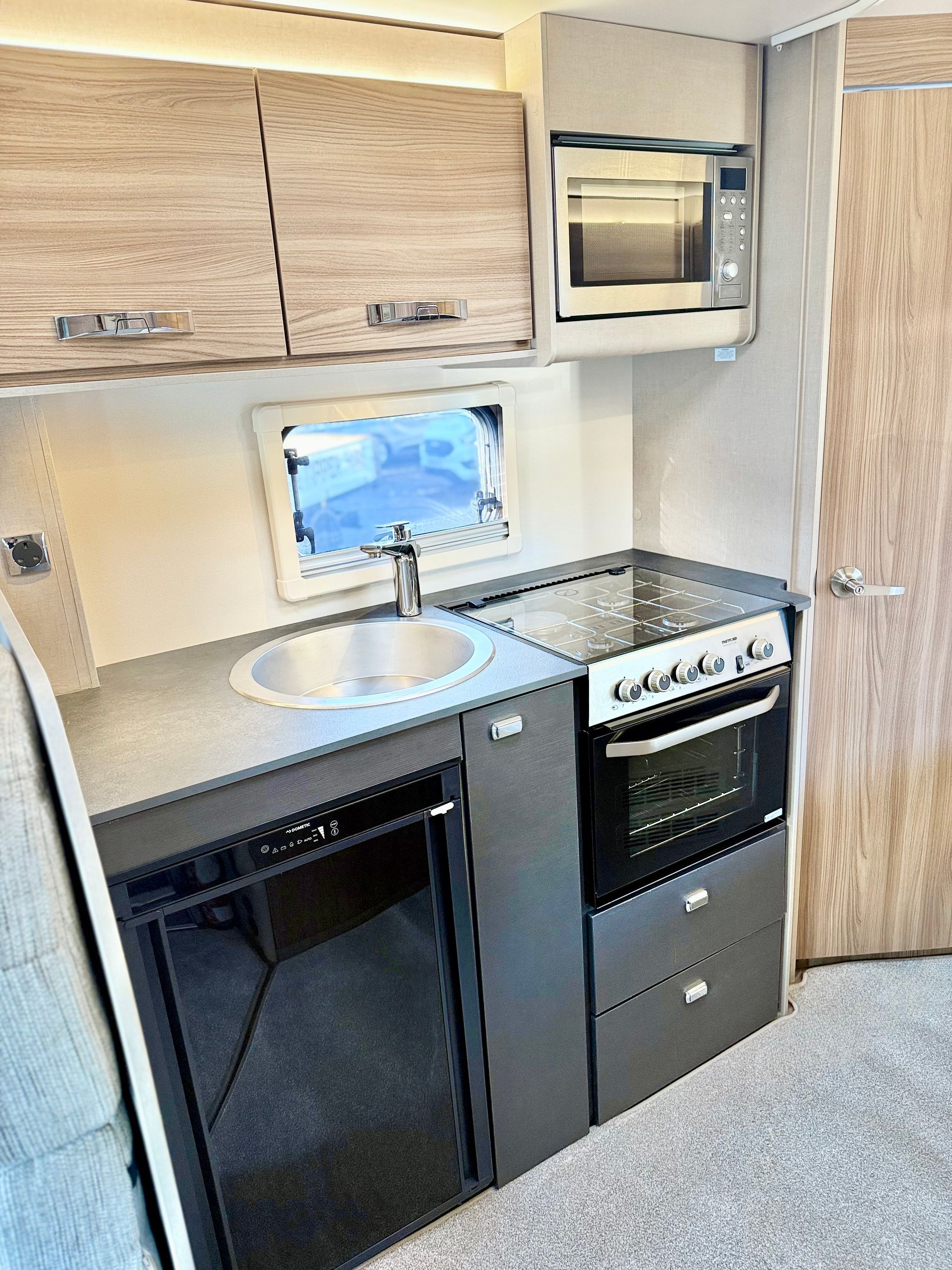 2023 fiat swift edge 464 4 berth motorhome with automatic gearbox for sale used second-hand, spacious kitchen