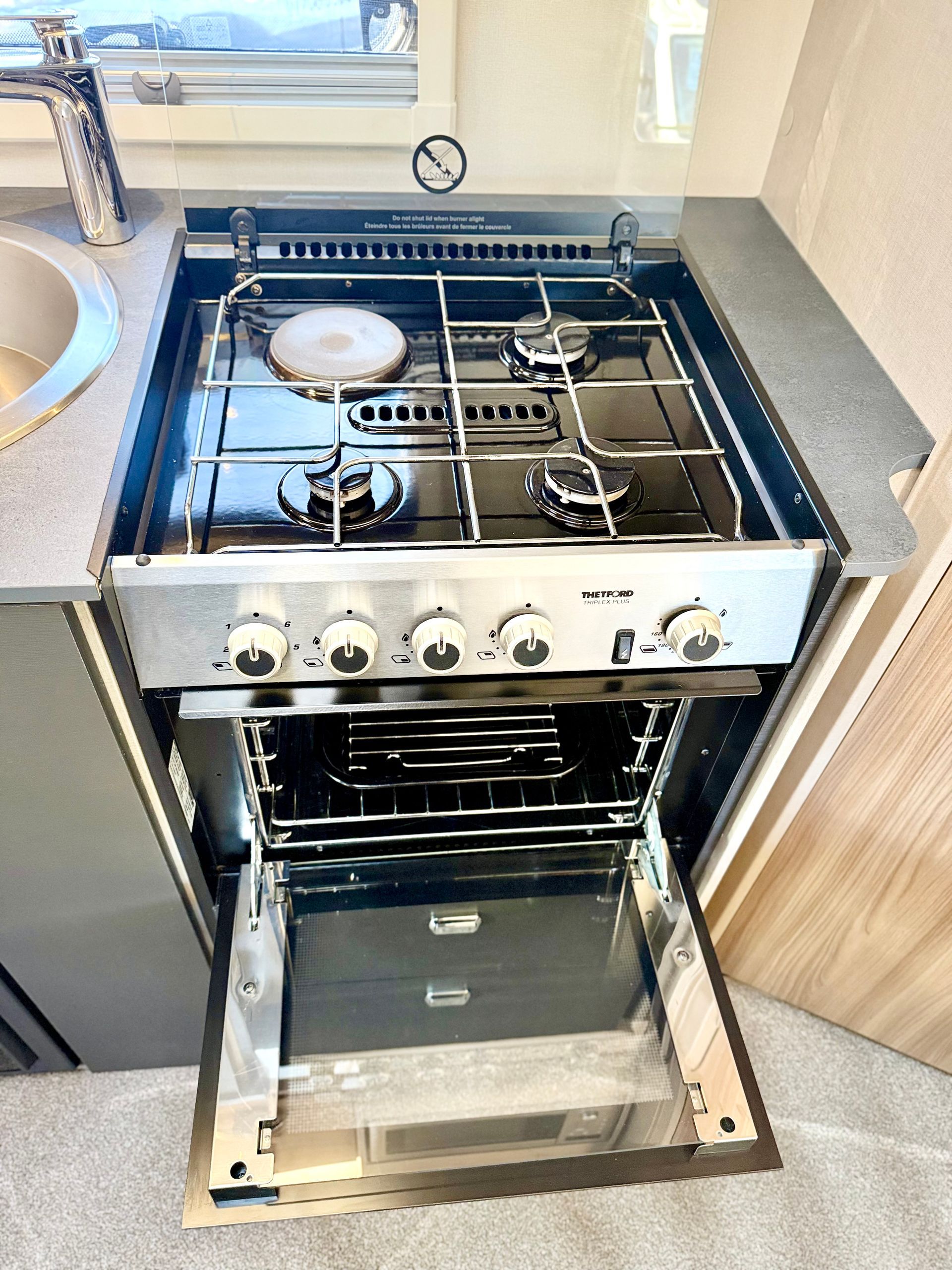 2023 fiat swift edge 464 4 berth motorhome with automatic gearbox for sale used second-hand with oven and grill