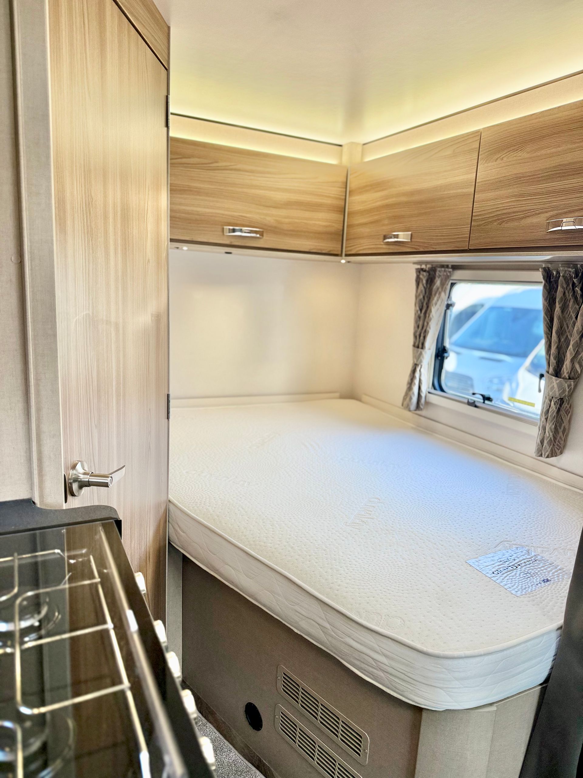 2023 fiat swift edge 464 4 berth motorhome with automatic gearbox for sale used second-hand with fixed rear fench corner bed