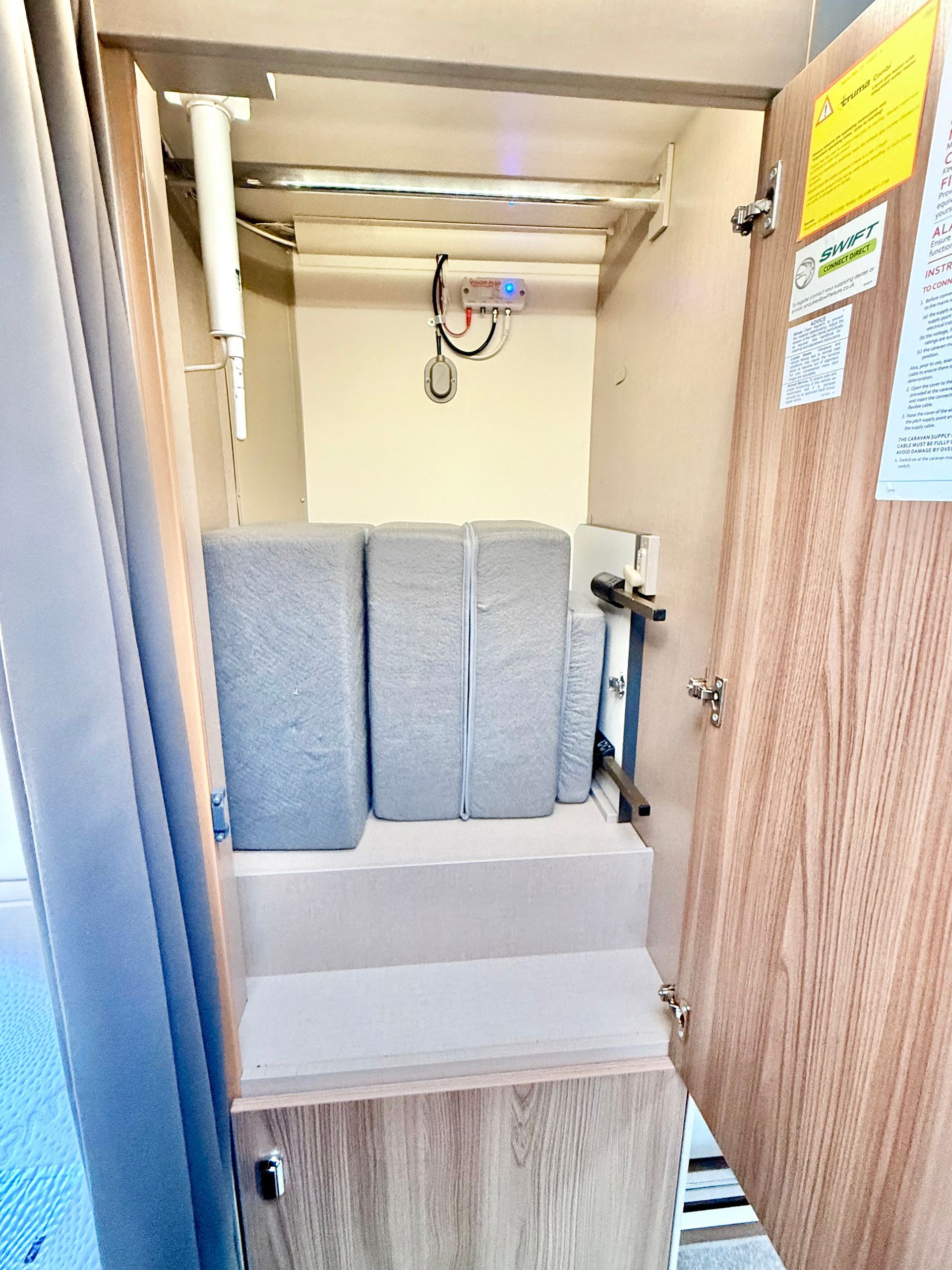 2023 fiat swift edge 464 4 berth motorhome with automatic gearbox for sale used second-hand wardrobe