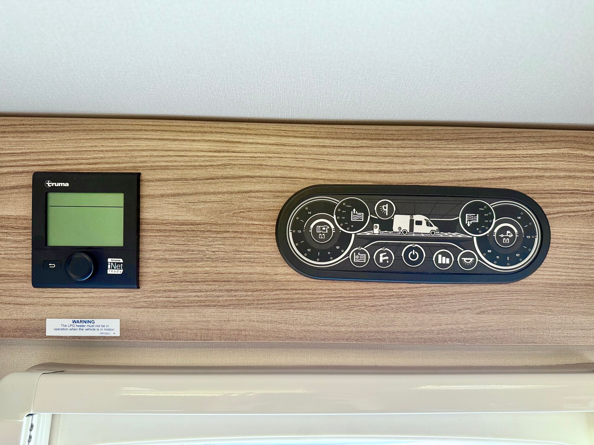 2023 fiat swift edge 464 4 berth motorhome with automatic gearbox for sale used second-hand with control panel