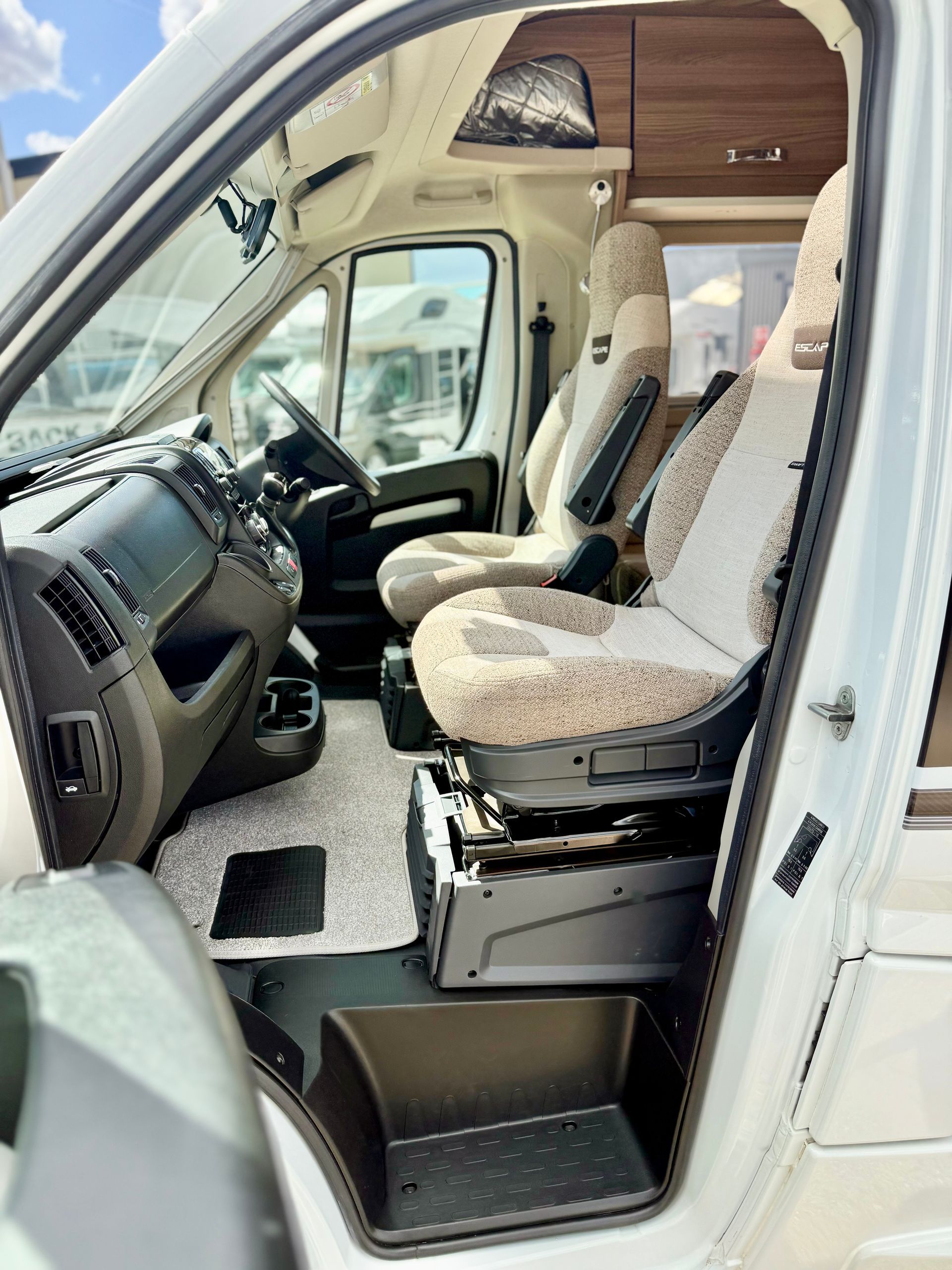 Fiat Ducato Swift Escape 684 - 4 Berth Motorhome For Sale - Automatic Transmission, used second hand, excellent conditions