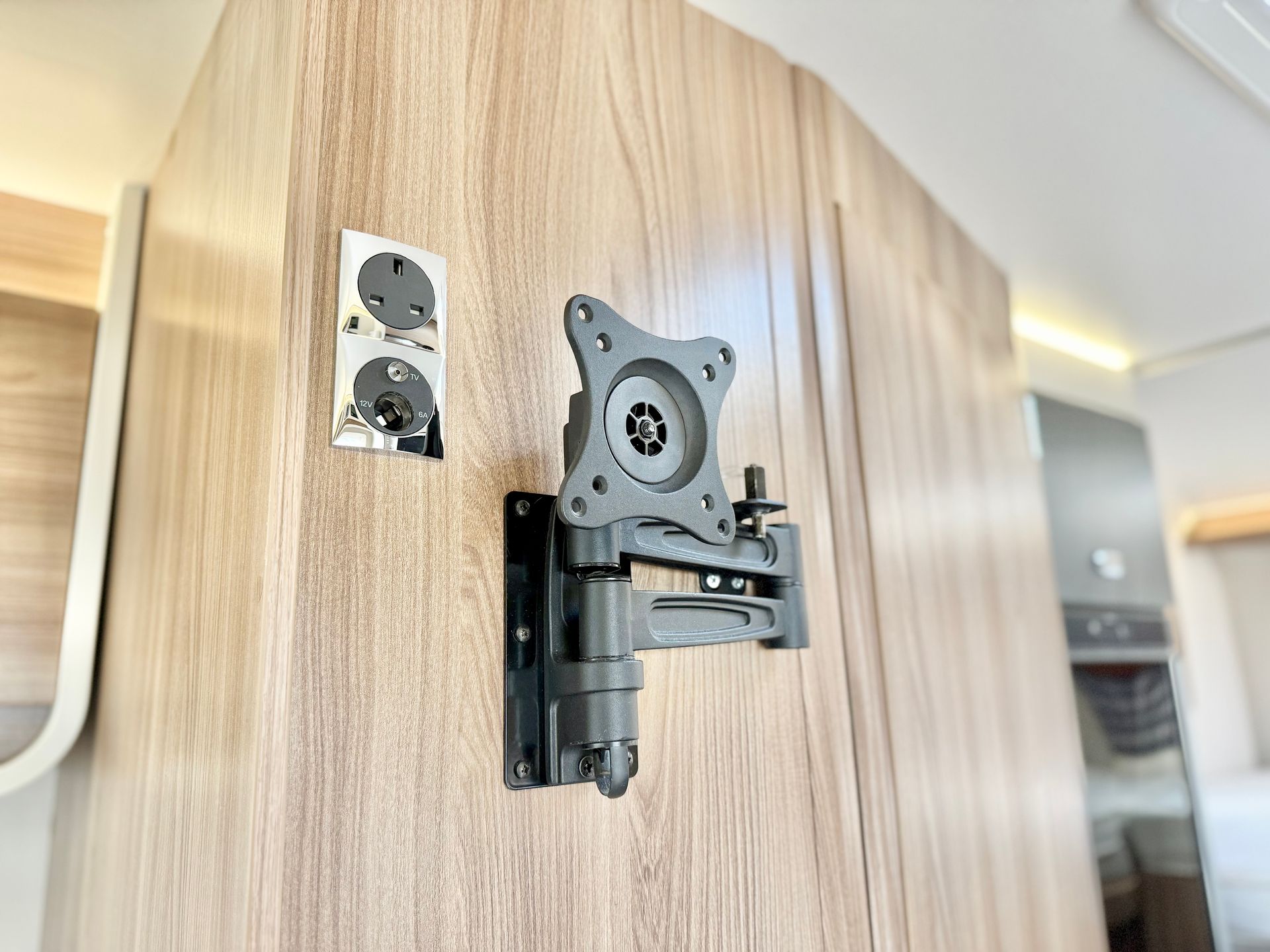 Fiat Ducato Swift Escape 684 - 4 Berth Motorhome For Sale - Automatic Transmission with TV bracket