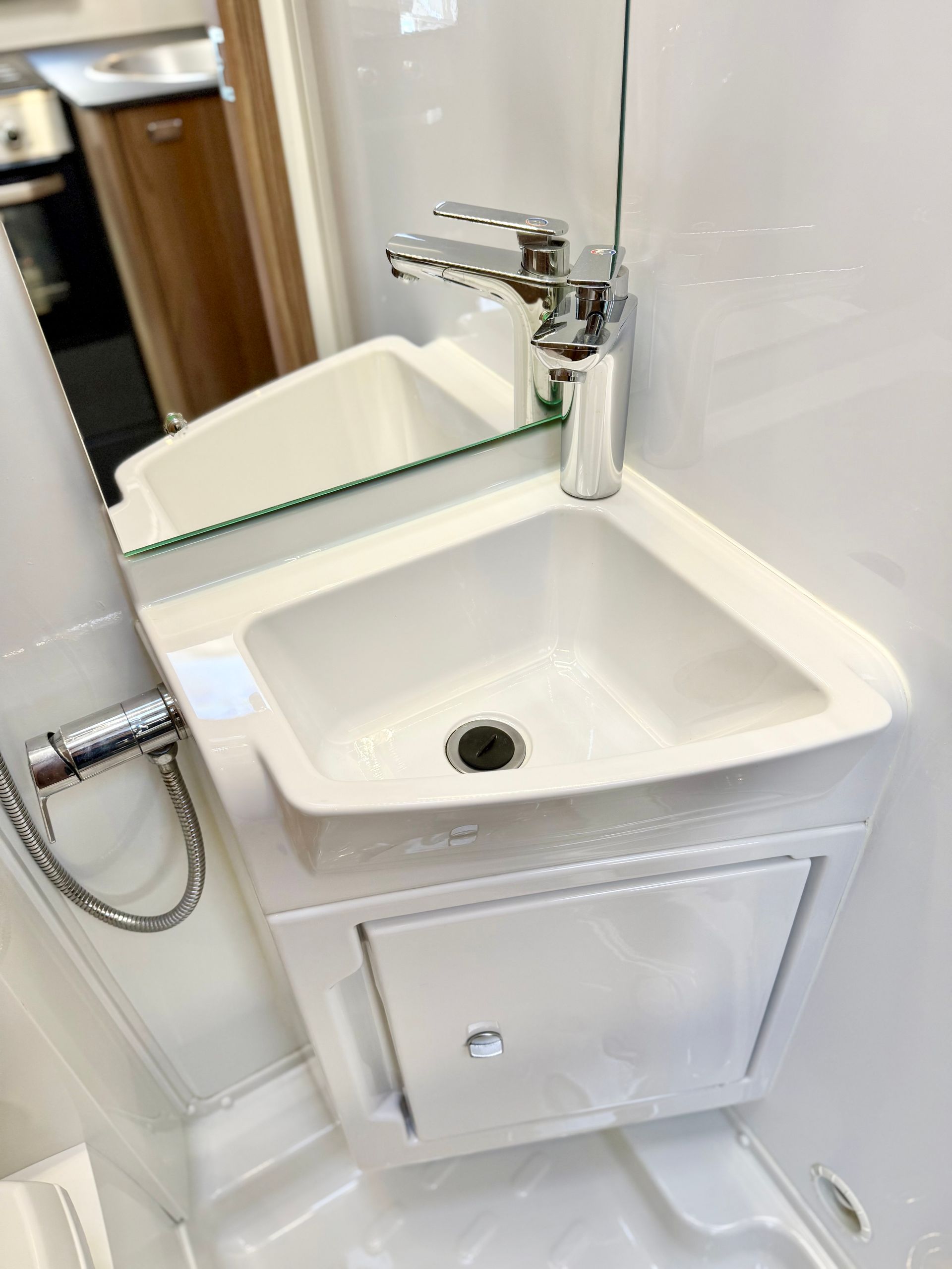 Fiat Ducato Swift Escape 684 - 4 Berth Motorhome For Sale - Automatic Transmission, onboard washroom, WC, toilet, shower, vanity unit, wetroom,