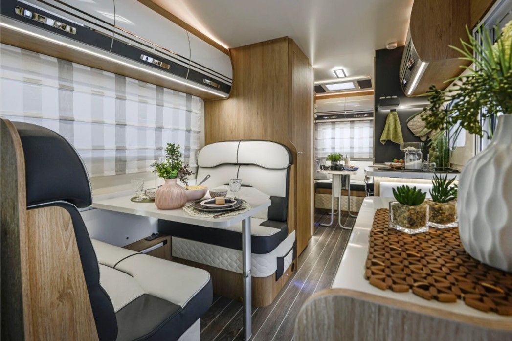 automatic motorhomes for rent, auto roller 746, 6 berth auto-matic motor homes