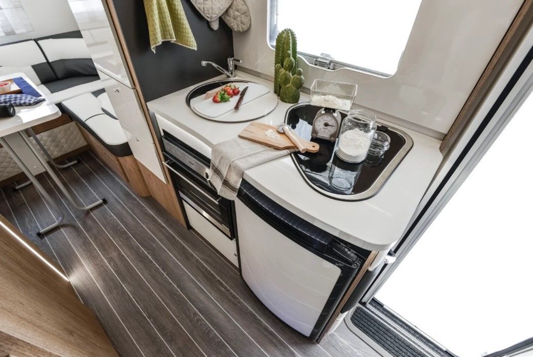 motorhome holidays, motor home holidays, uk, automatic motorhomes, AR 746 roler team