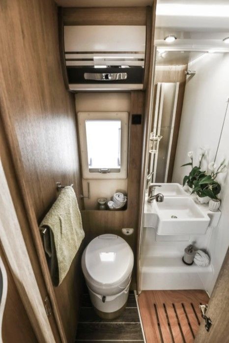 motorhomes with showers, toilets, rent a motorhome