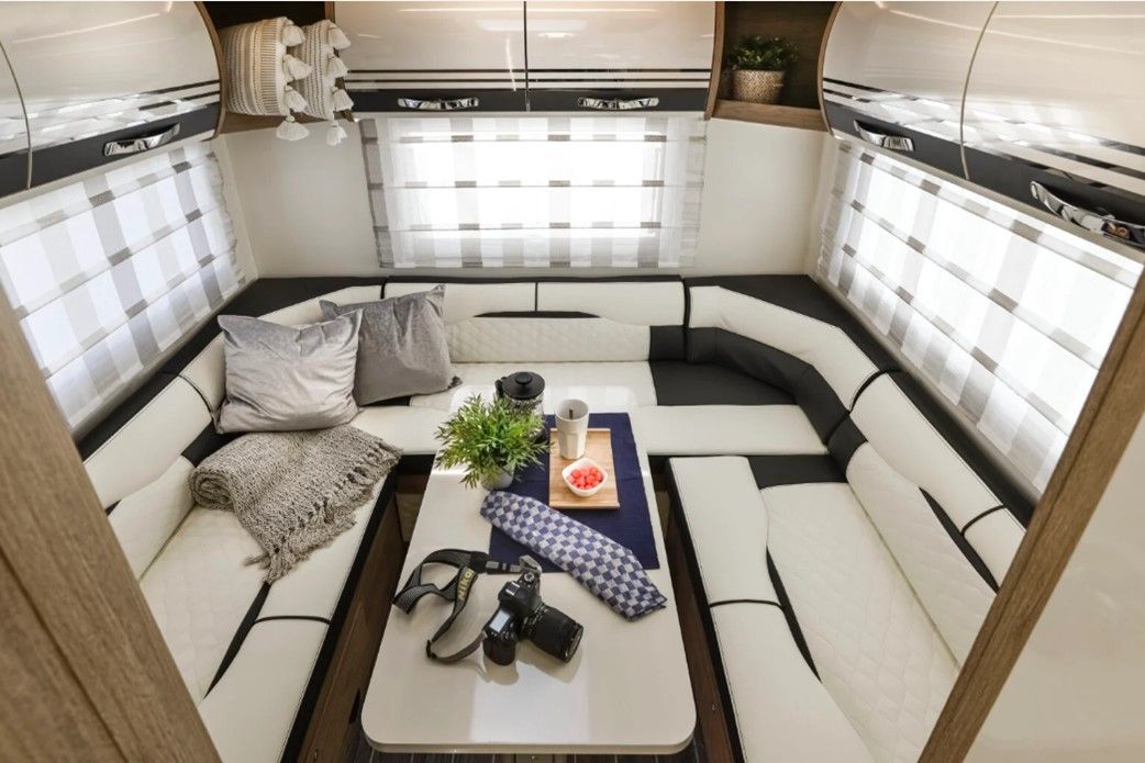 rent a automatic motorhome, uk, kent, london, essex, south east, england, AR 746 roller team