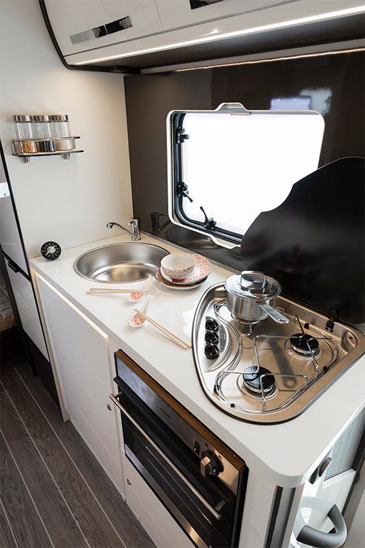 Motorhome Hire, Motorhome Rental in the UK and Europe - Roller Team Zefiro 675 - 6 people - 6 belts