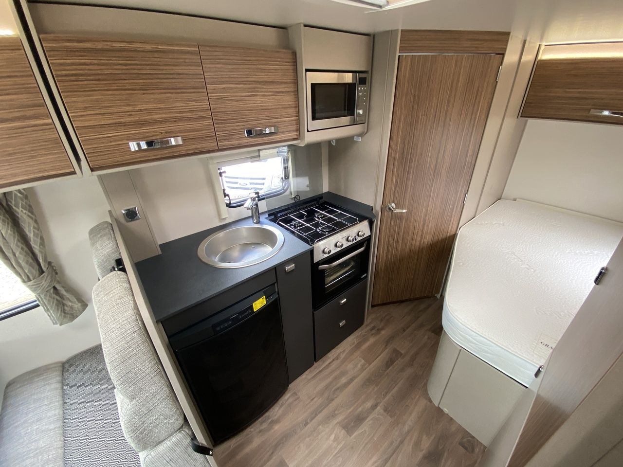 motorhome hire - Swift Edge 464 - 4 Berth motorhome rental uk with kitchen
