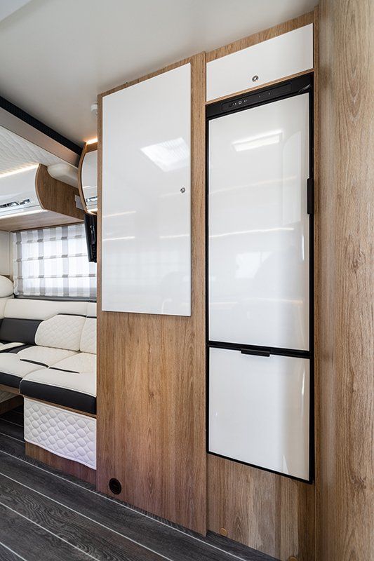 auto roller 707 motorhome hire, motor-home rental, fridge, touring, luxury, camping,