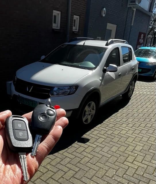 Dacia duster met autosleutels