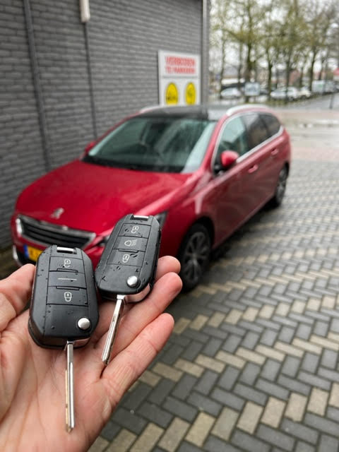 Peugeot 308 sleutel met afstandsbediening bijmaken bij Geerdink Doetinchem