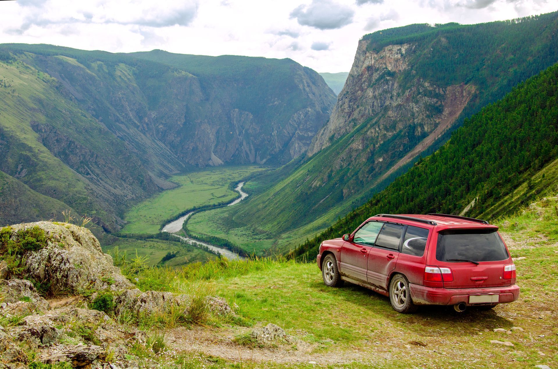 How Do Mismatched Tires Affect Subaru's AWD System? | Mountain Tech