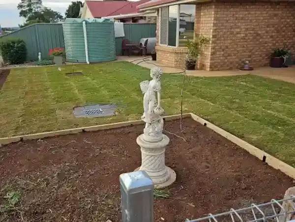 SMALL SCALE LANDSCAPING