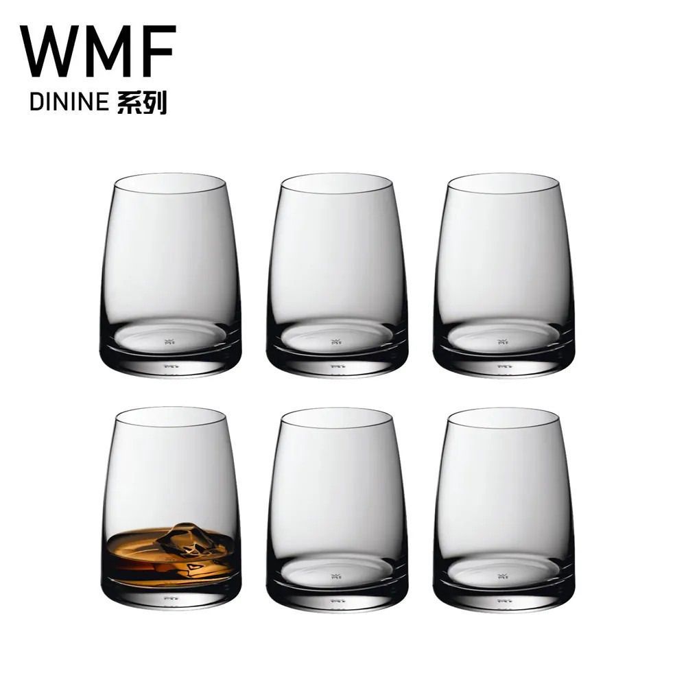 一組六個透明無柄玻璃杯；其中一個盛有琥珀色液體。